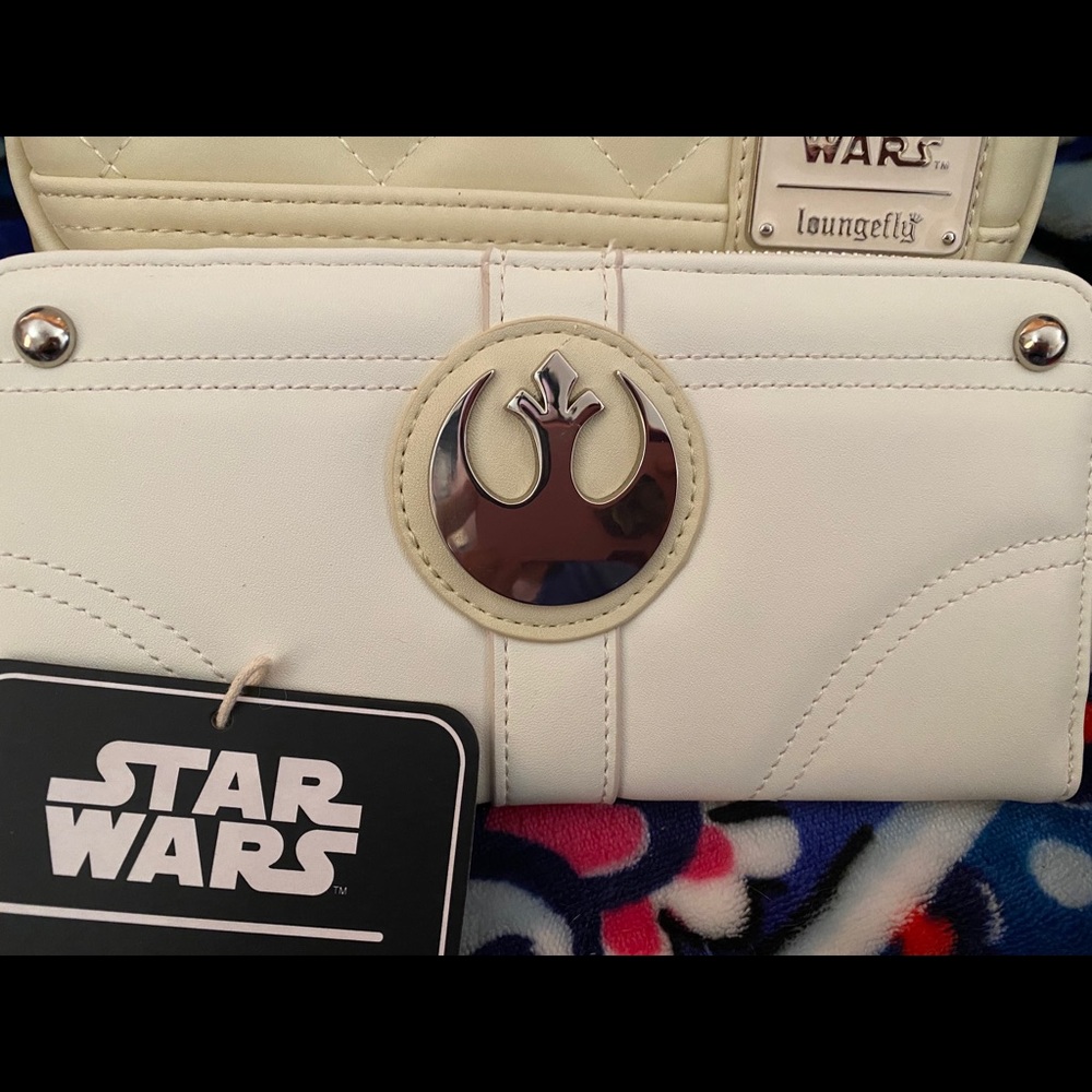 BNWT Loungefly Princess Leia w/Wallet - Picture 5 of 8